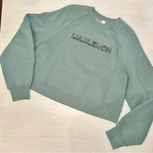 Lululemon Scuba Oversized Pullover
Wordmark in Grey Eucalyptus